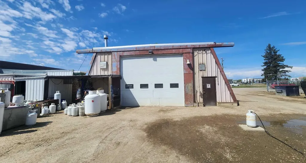 6709C Goldenwest Avenue Red Deer AB T4P 1A7