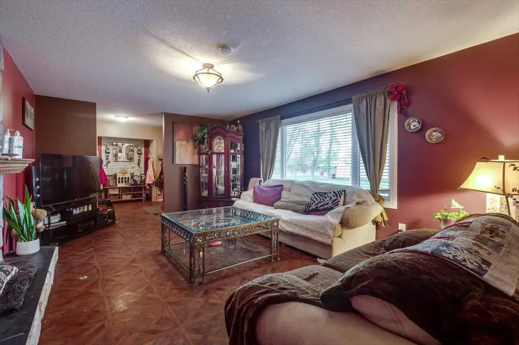 1203 Gough Road Carstairs AB T0M 0N0