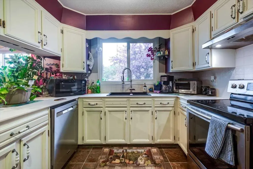 1203 Gough Road Carstairs AB T0M 0N0