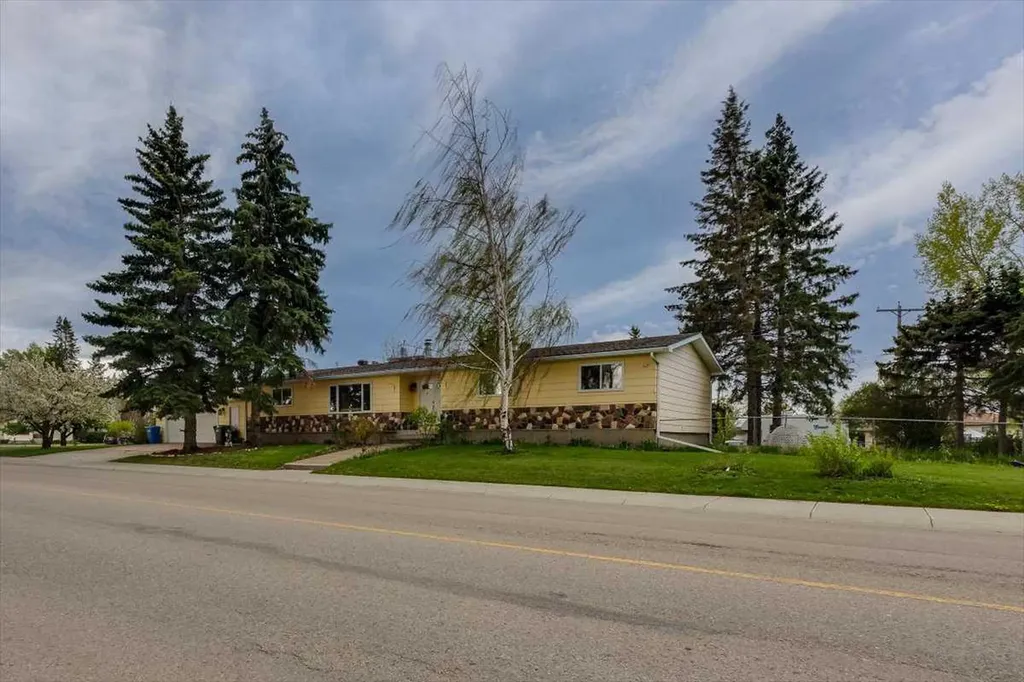 1203 Gough Road Carstairs AB T0M 0N0