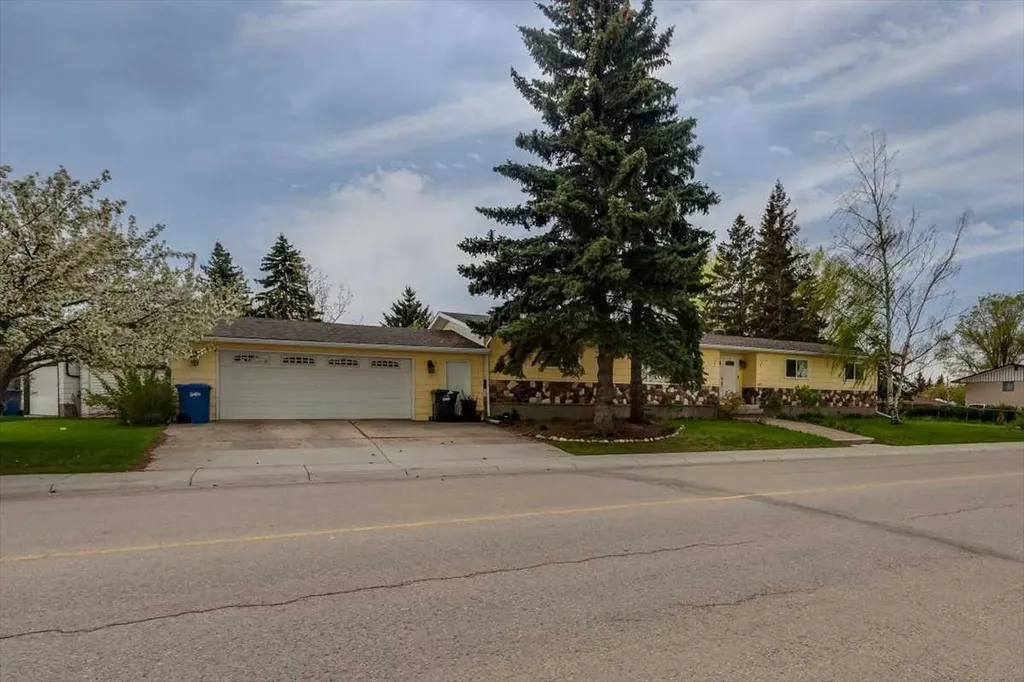 1203 Gough Road Carstairs AB T0M 0N0