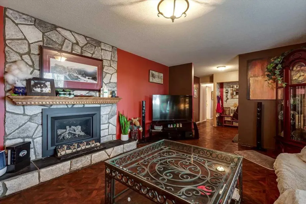 1203 Gough Road Carstairs AB T0M 0N0
