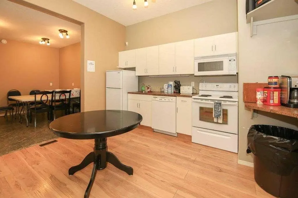 5209 49a Avenue Bentley AB T0C 0J0