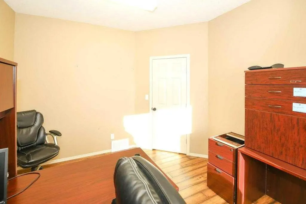 5209 49a Avenue Bentley AB T0C 0J0