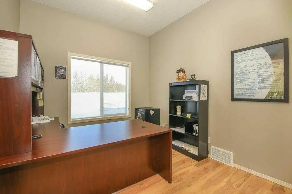 5209 49a Avenue Bentley AB T0C 0J0