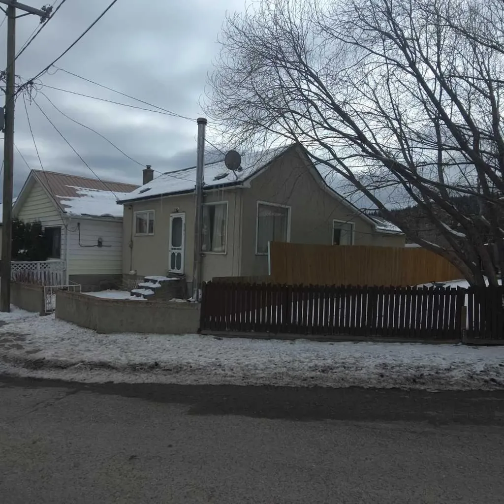 6710 17 Avenue Coleman AB T0K 0M0