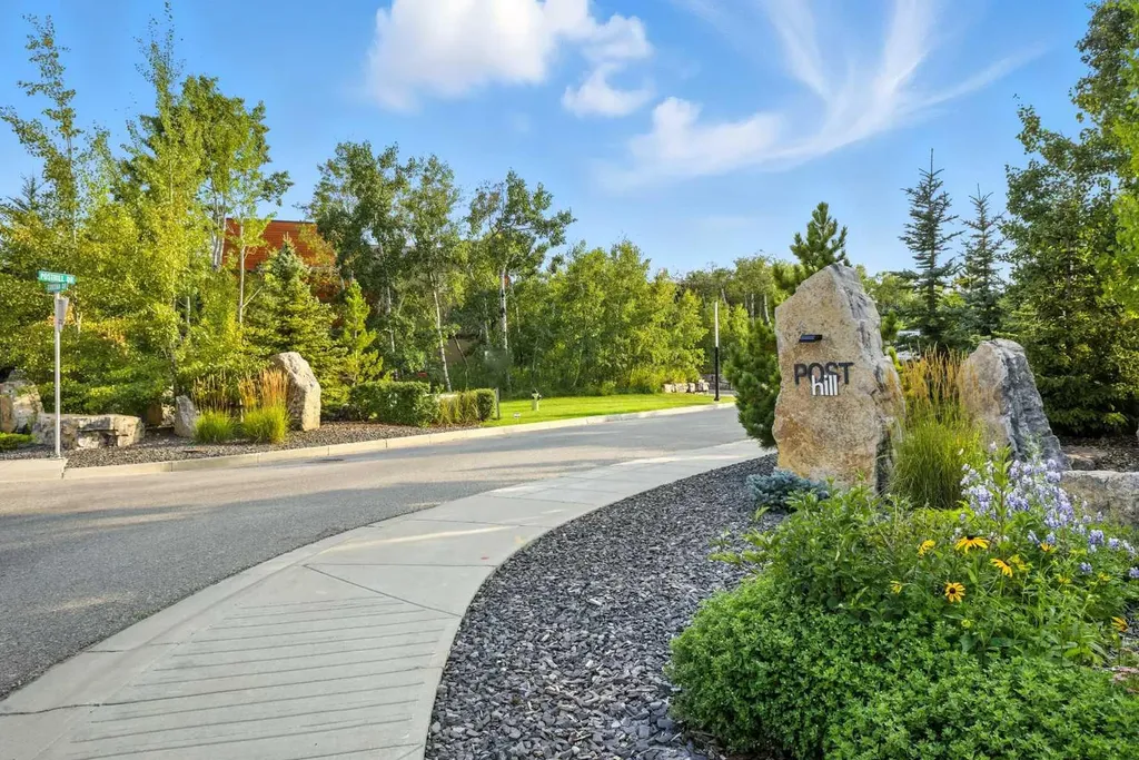 62 Posthill Drive SW Calgary AB T3M 0A8