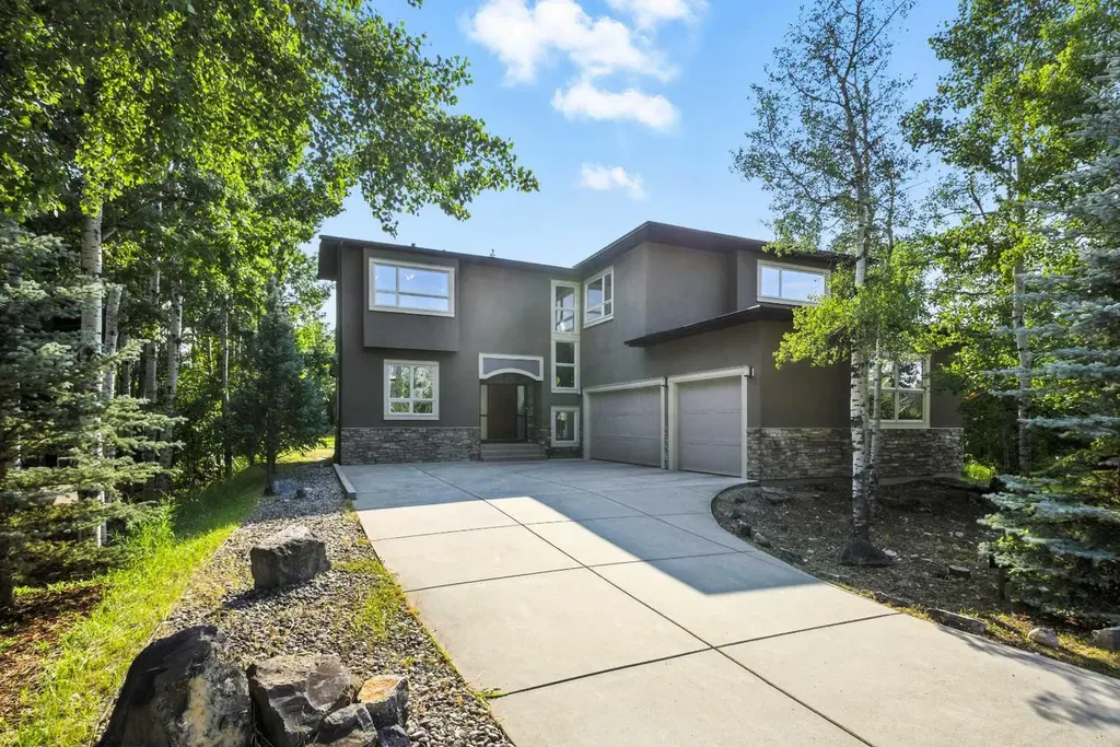 62 Posthill Drive SW Calgary AB T3M 0A8