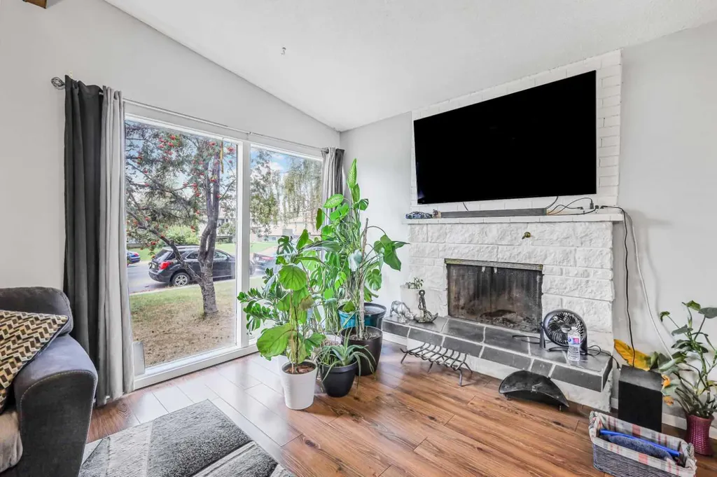 5112 Maryvale Drive NE Calgary AB T2A 2T4