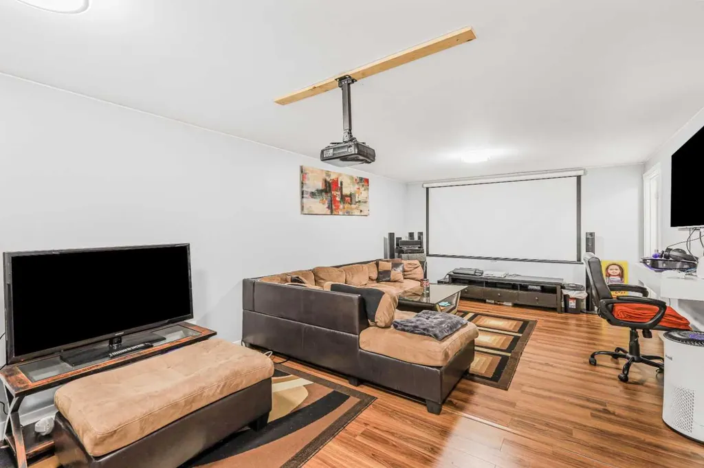 5112 Maryvale Drive NE Calgary AB T2A 2T4