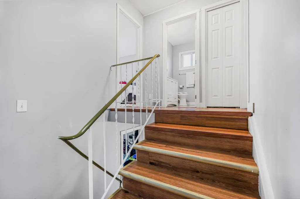 5112 Maryvale Drive NE Calgary AB T2A 2T4