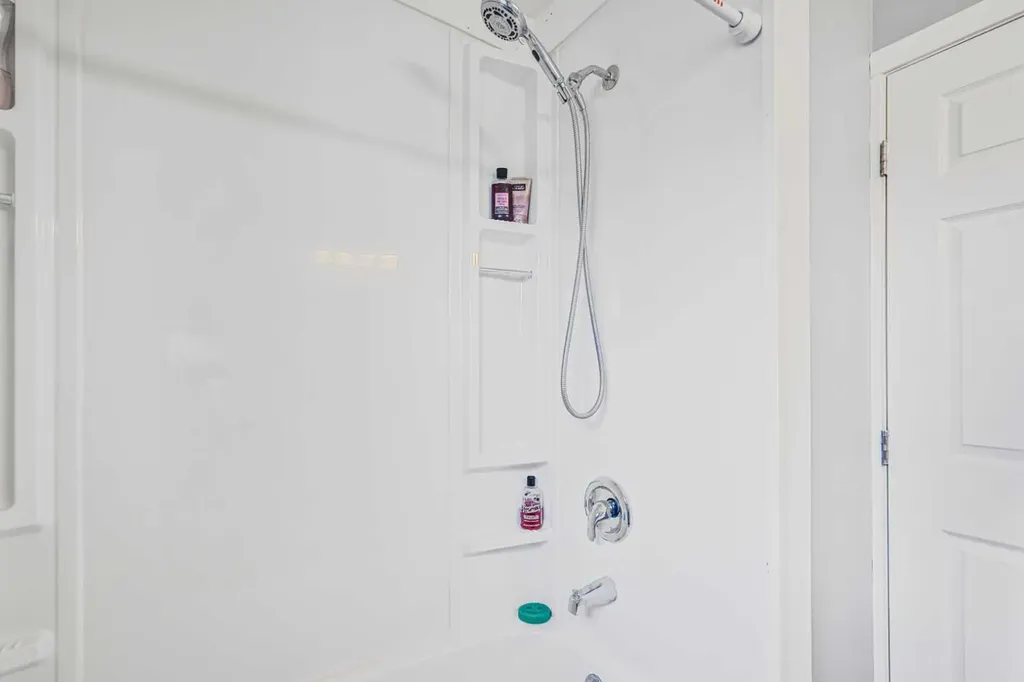 5112 Maryvale Drive NE Calgary AB T2A 2T4