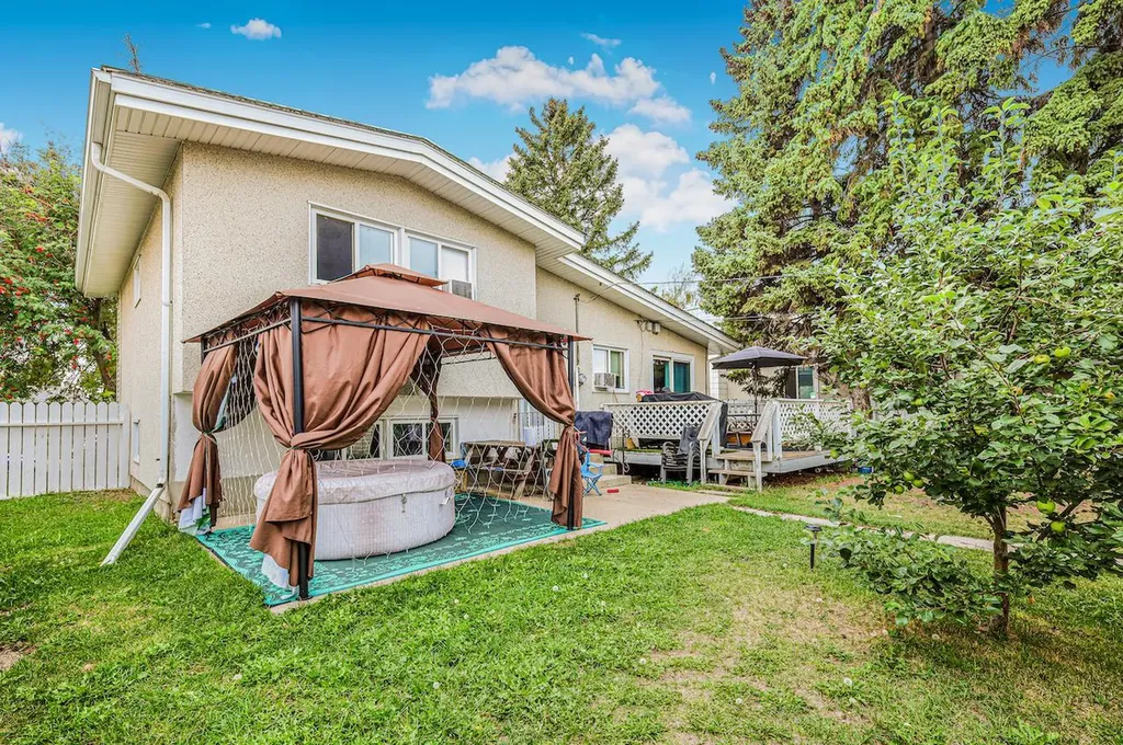 5112 Maryvale Drive NE Calgary AB T2A 2T4