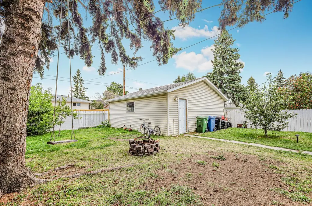 5112 Maryvale Drive NE Calgary AB T2A 2T4