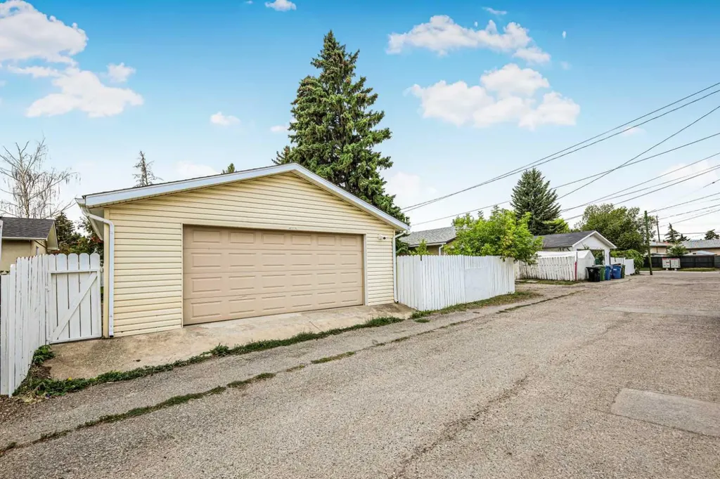 5112 Maryvale Drive NE Calgary AB T2A 2T4