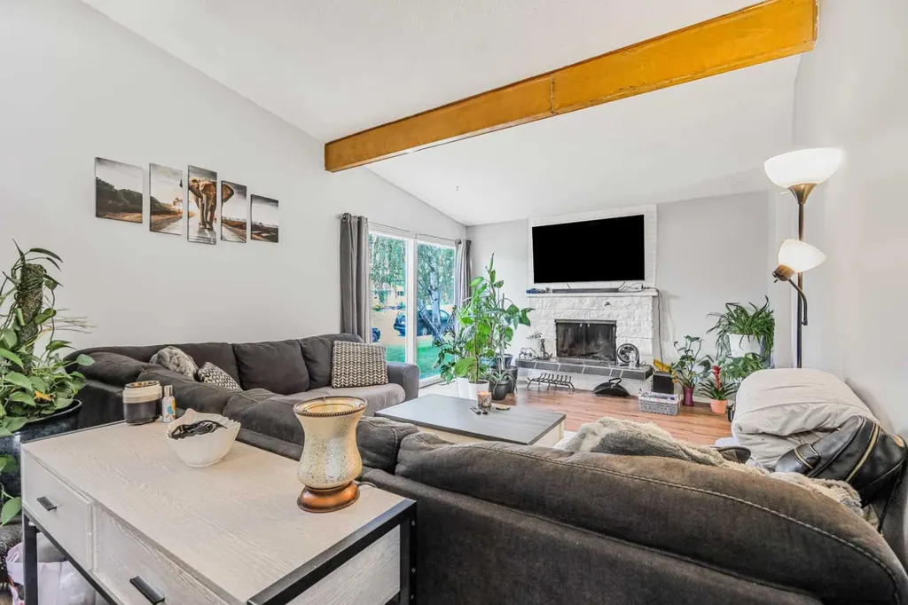 5112 Maryvale Drive NE Calgary AB T2A 2T4