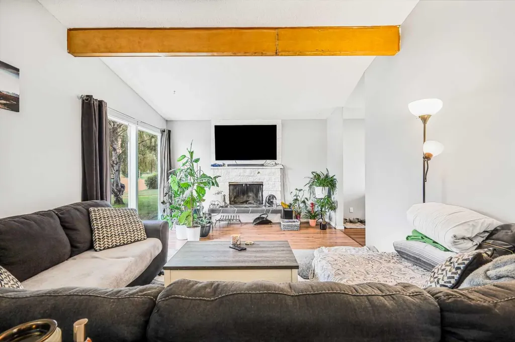 5112 Maryvale Drive NE Calgary AB T2A 2T4