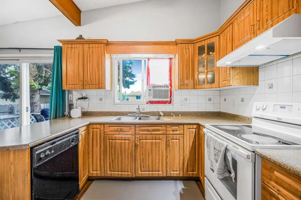 5112 Maryvale Drive NE Calgary AB T2A 2T4