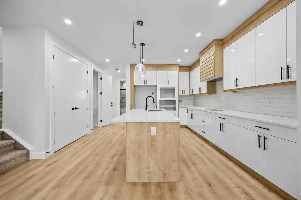 196 Saddlelake Manor NE Calgary AB T3J2L5