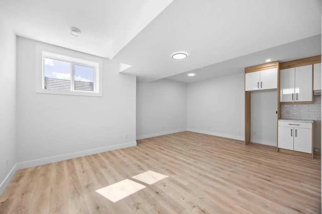 196 Saddlelake Manor NE Calgary AB T3J2L5