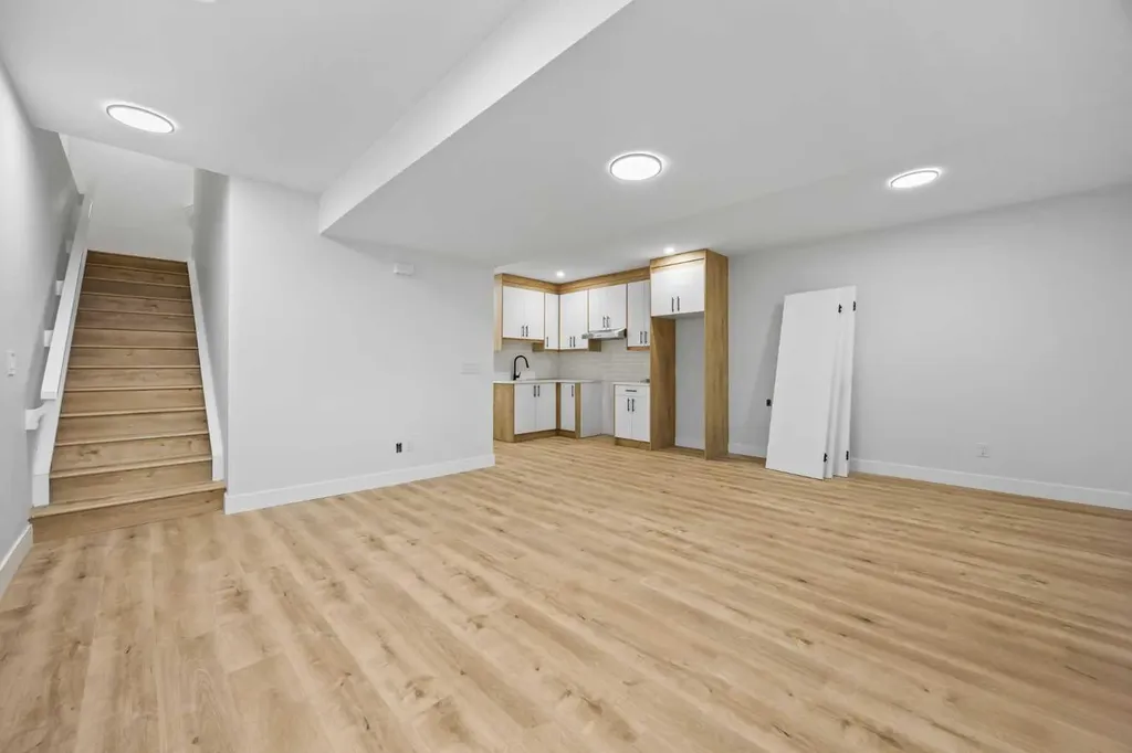 196 Saddlelake Manor NE Calgary AB T3J2L5