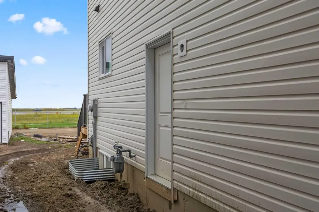196 Saddlelake Manor NE Calgary AB T3J2L5