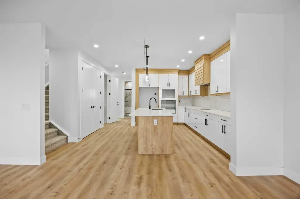 196 Saddlelake Manor NE Calgary AB T3J2L5