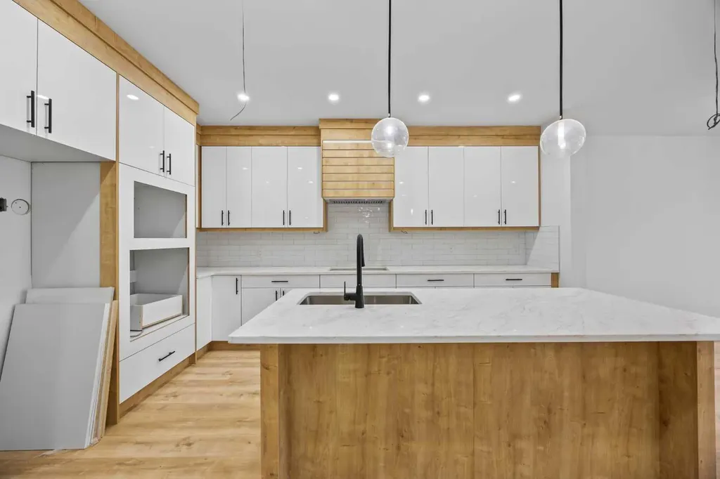 196 Saddlelake Manor NE Calgary AB T3J2L5