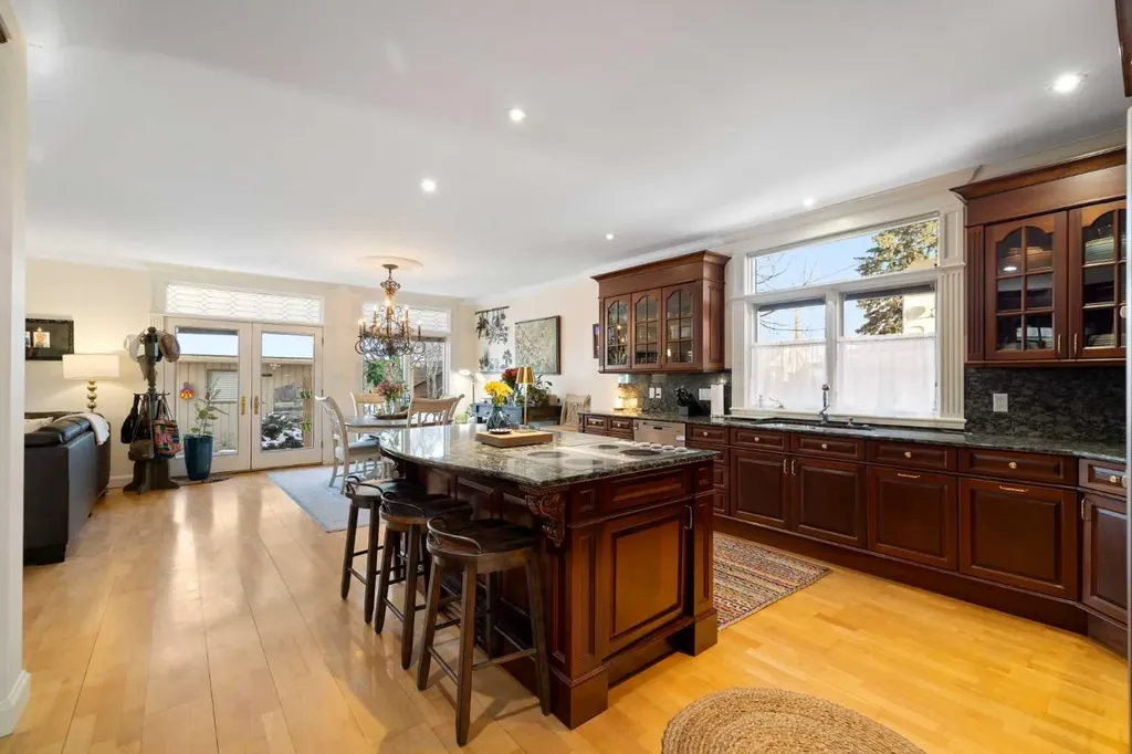 1727 24 Street SW Calgary AB T3C 1J2
