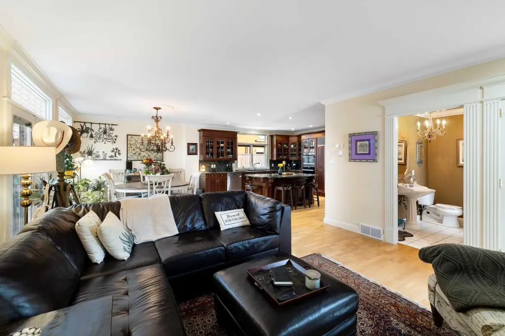 1727 24 Street SW Calgary AB T3C 1J2