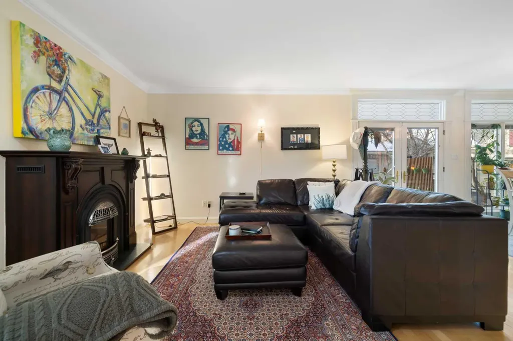 1727 24 Street SW Calgary AB T3C 1J2