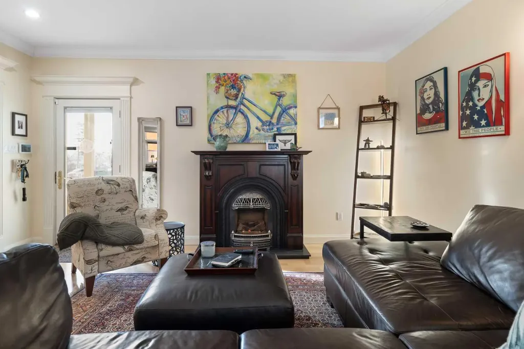 1727 24 Street SW Calgary AB T3C 1J2