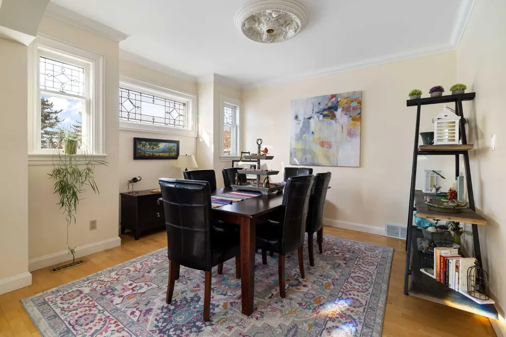 1727 24 Street SW Calgary AB T3C 1J2