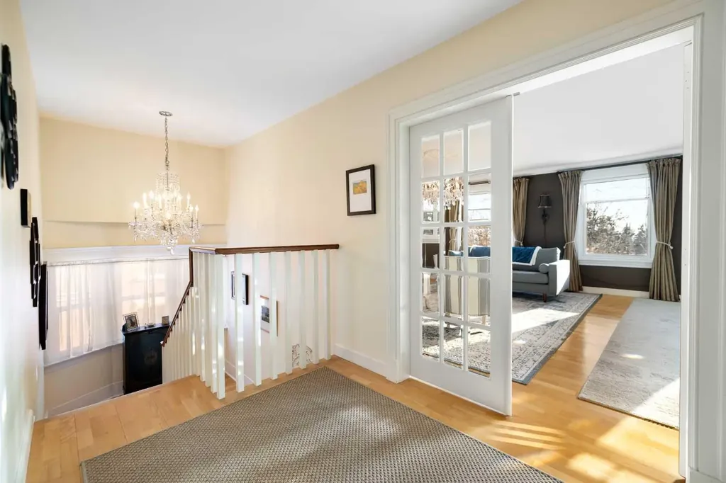 1727 24 Street SW Calgary AB T3C 1J2