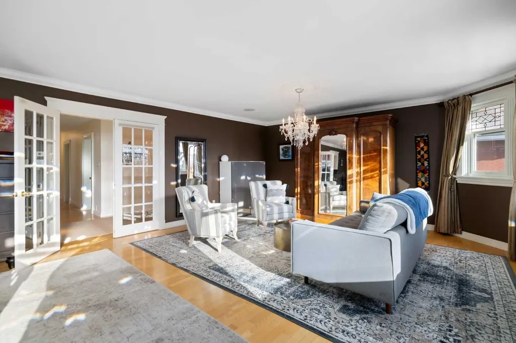 1727 24 Street SW Calgary AB T3C 1J2