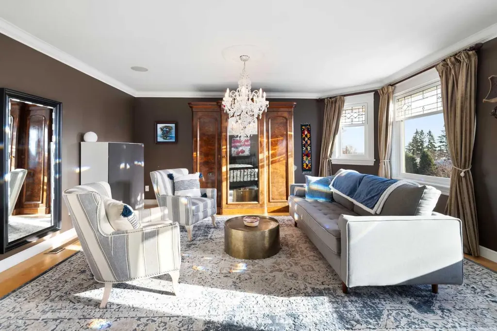 1727 24 Street SW Calgary AB T3C 1J2