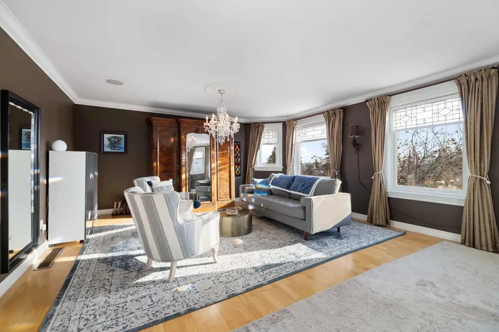 1727 24 Street SW Calgary AB T3C 1J2