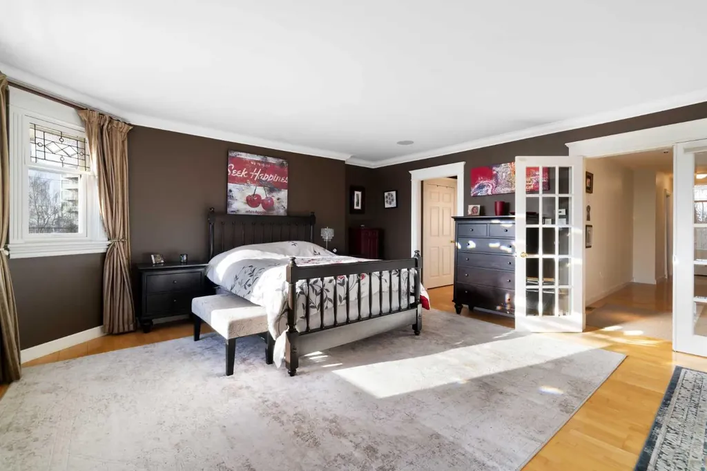 1727 24 Street SW Calgary AB T3C 1J2