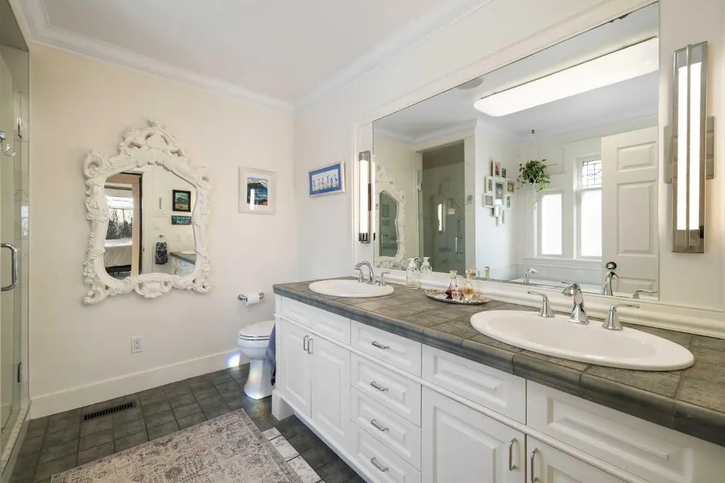 1727 24 Street SW Calgary AB T3C 1J2