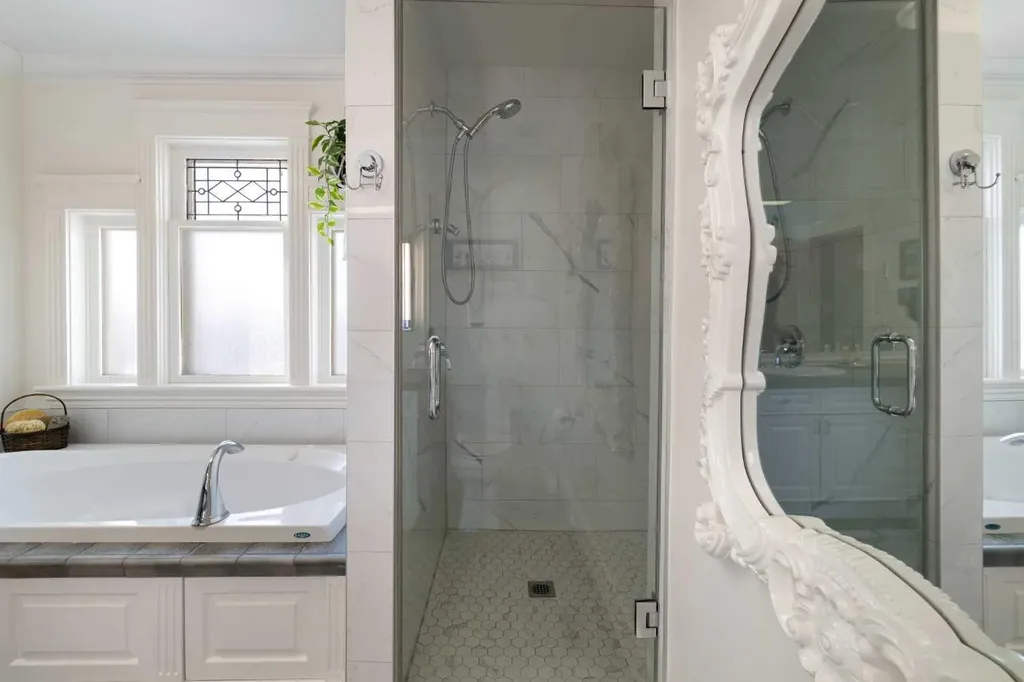 1727 24 Street SW Calgary AB T3C 1J2
