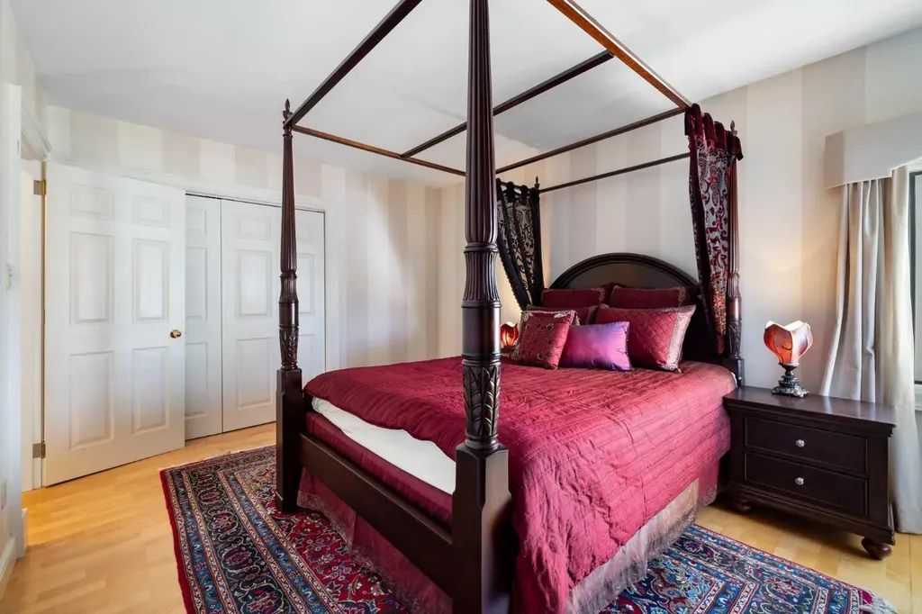 1727 24 Street SW Calgary AB T3C 1J2