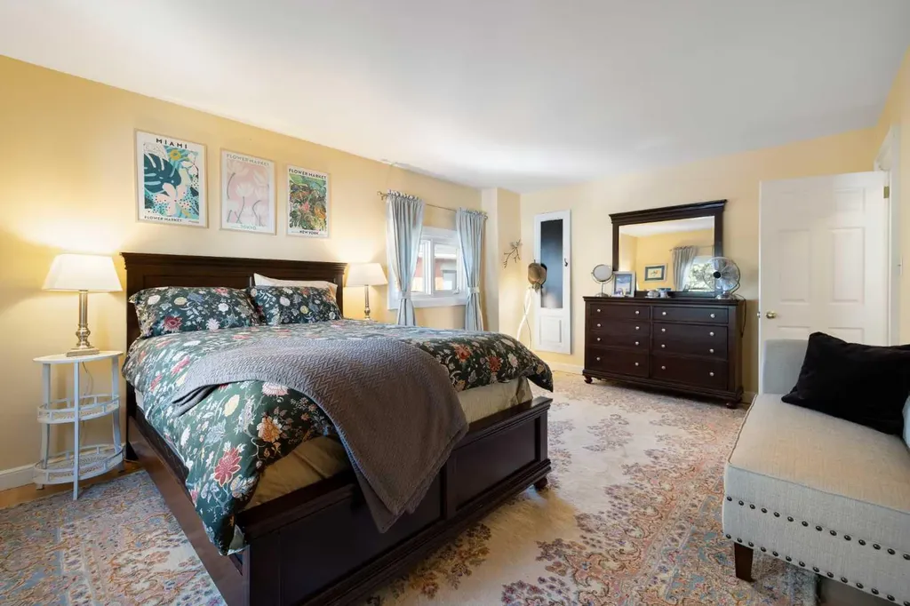 1727 24 Street SW Calgary AB T3C 1J2