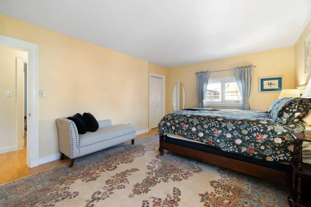 1727 24 Street SW Calgary AB T3C 1J2