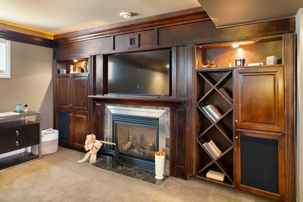 1727 24 Street SW Calgary AB T3C 1J2