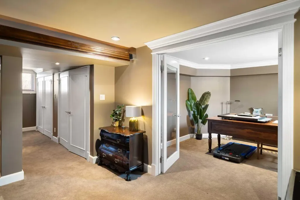1727 24 Street SW Calgary AB T3C 1J2