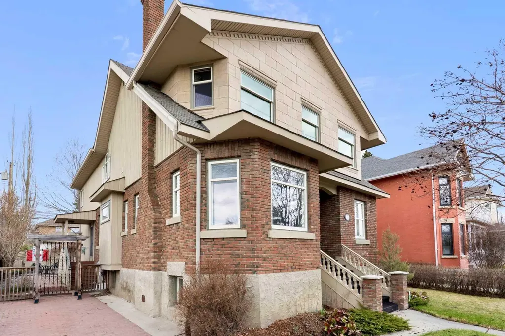 1727 24 Street SW Calgary AB T3C 1J2