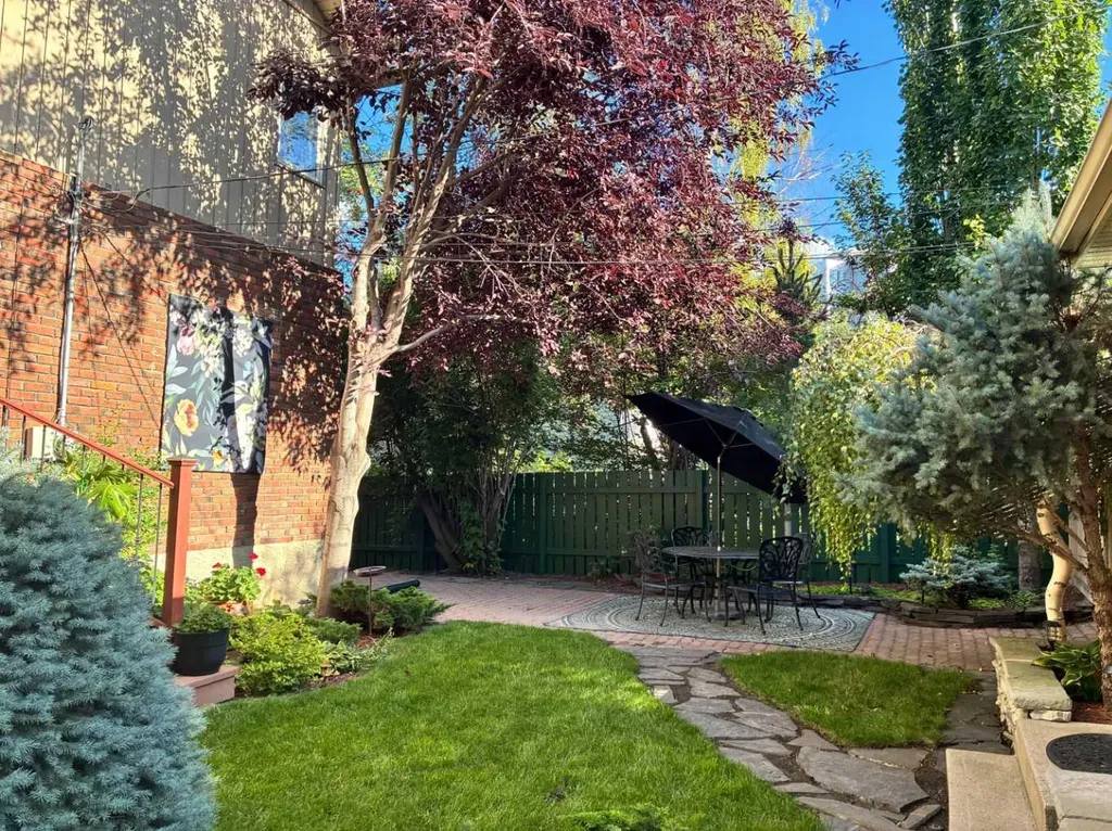 1727 24 Street SW Calgary AB T3C 1J2