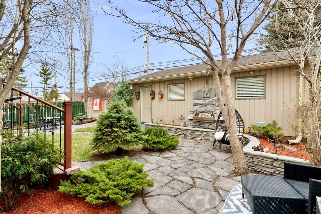 1727 24 Street SW Calgary AB T3C 1J2