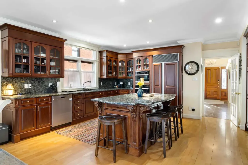 1727 24 Street SW Calgary AB T3C 1J2