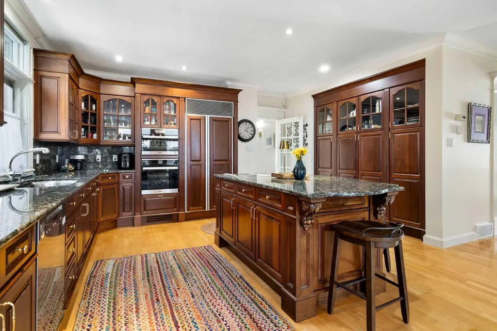 1727 24 Street SW Calgary AB T3C 1J2